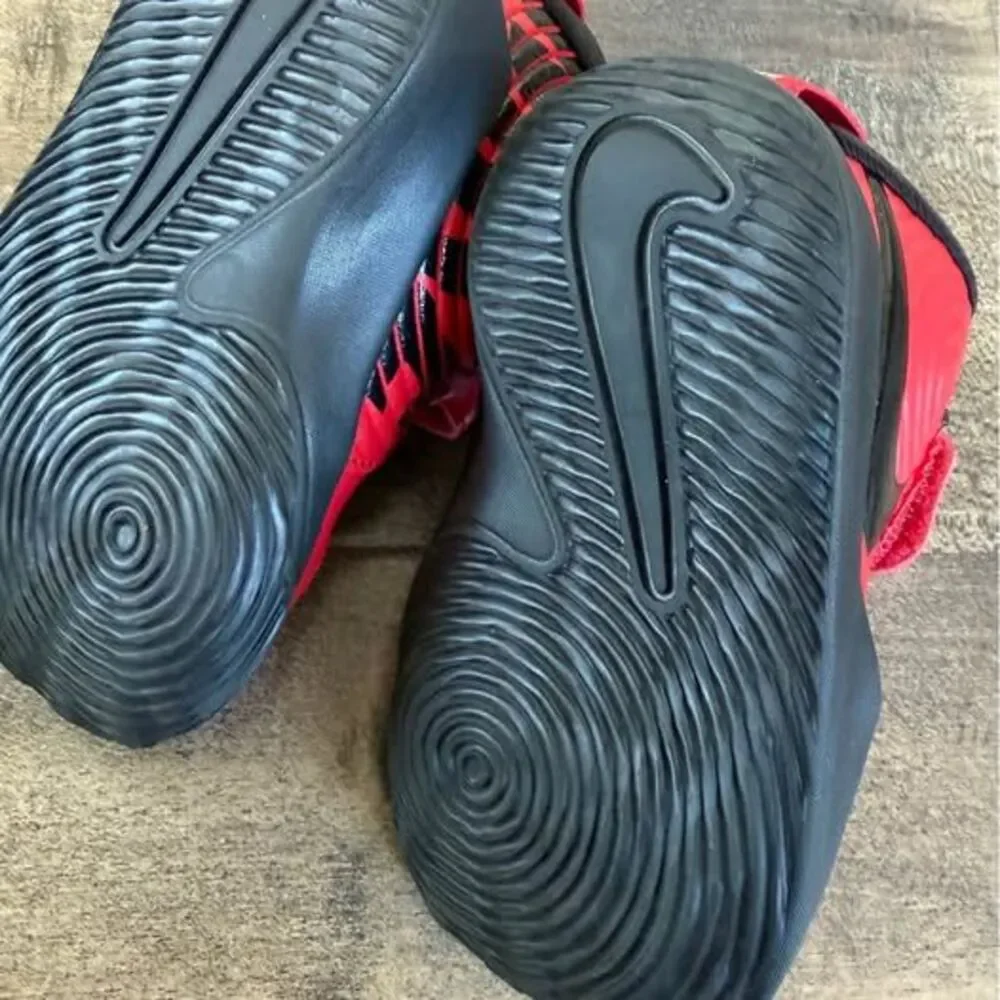 Nike Toddler Team Hustle D 9 basketball shoes size 4c
